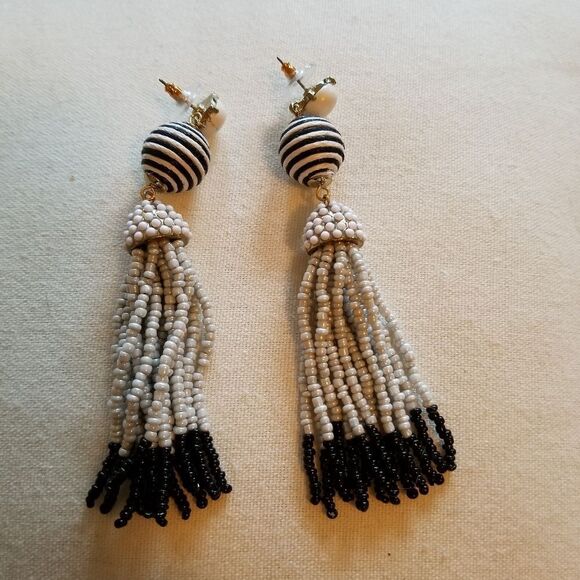 STAREMENT BLACK & WHITE BEADED EARRINGS - Picture 1 of 3
